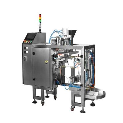 Confezionatrice automatica per bustine per l'industria chimica