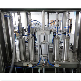 Macchine automatiche di riempimento di liquidi per l'industria farmaceutica